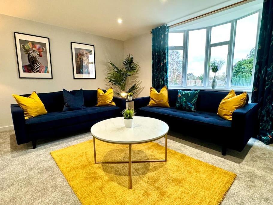 3 Bedroom- Gem - Near & Town