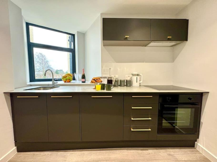 3 Bedroom- Gem - Near & Town Apartment